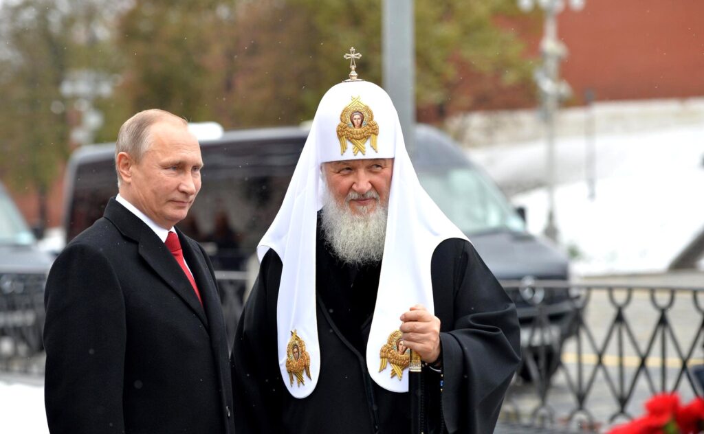 Foto: Wikimedia Commons. Vene õigeusu kirikupea patriarh Kirill ja president Putin. Vene õigeusu kirik etendab "Vene maailma" loomise projektis võtmetähtsusega rolli
